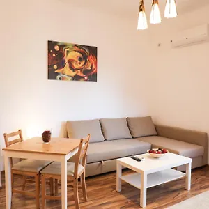 Ultracentral With Balcony - Old Town Apartment