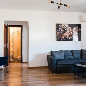 Chic 2-room In The Heart Of With Amazing View Apartment